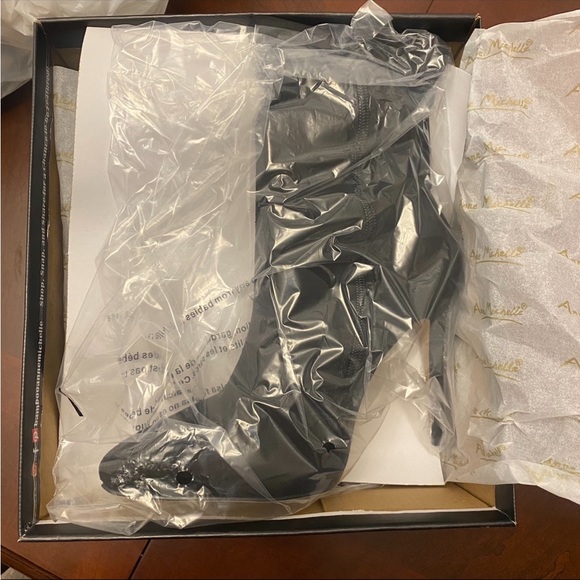 Unique Vintage Anne Michelle Suede Boots - Picture 3 of 4